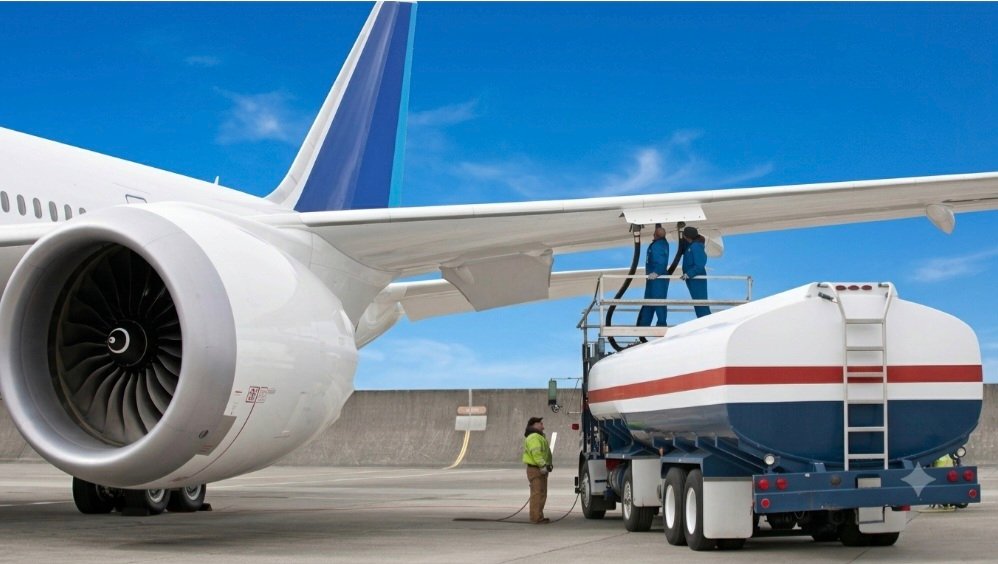 Europa tem combustível de aviação para menos de 30 dias e tensão no Oriente Médio amplia risco de desabastecimento