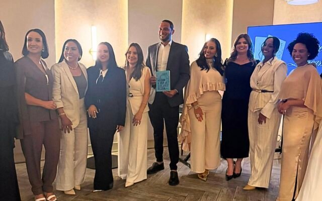 Em Nova Jersey, dez brasileiras transformam suas superações em livro — e em método